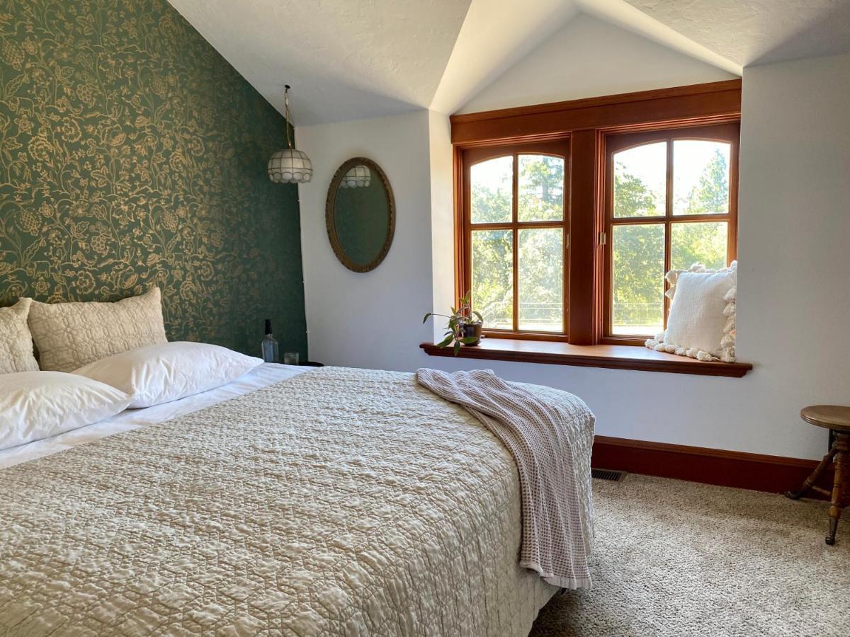 Mount Tom House Bed & Breakfast Harrisburg Eksteriør bilde